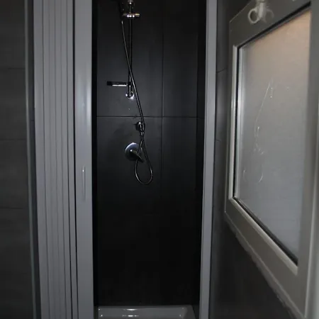 לינה וארוחת בוקר House 4*