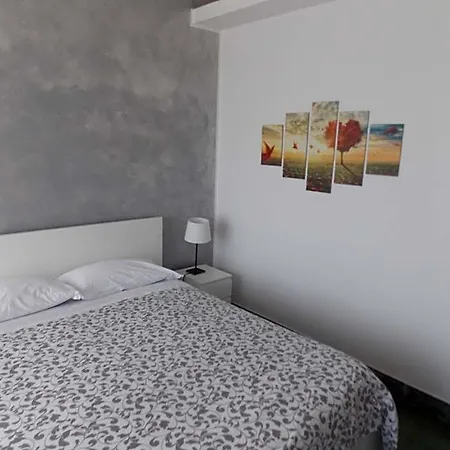 House לינה וארוחת בוקר 4*
