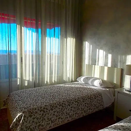 House לינה וארוחת בוקר 4*