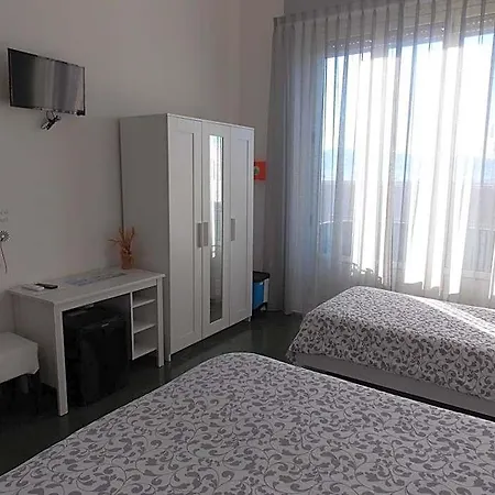 House לינה וארוחת בוקר
